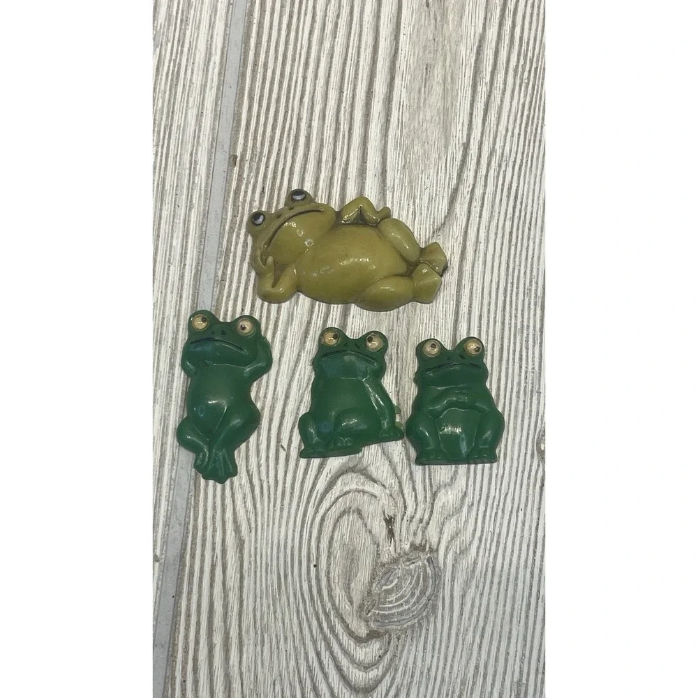 Vintage Travco Hong Kong Frog Refrigerator Magnets Set of 4 Green Plastic Retro